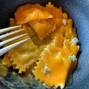 Ravioli stuffed with blue cheese of cows milk and dressed with an apricot cream